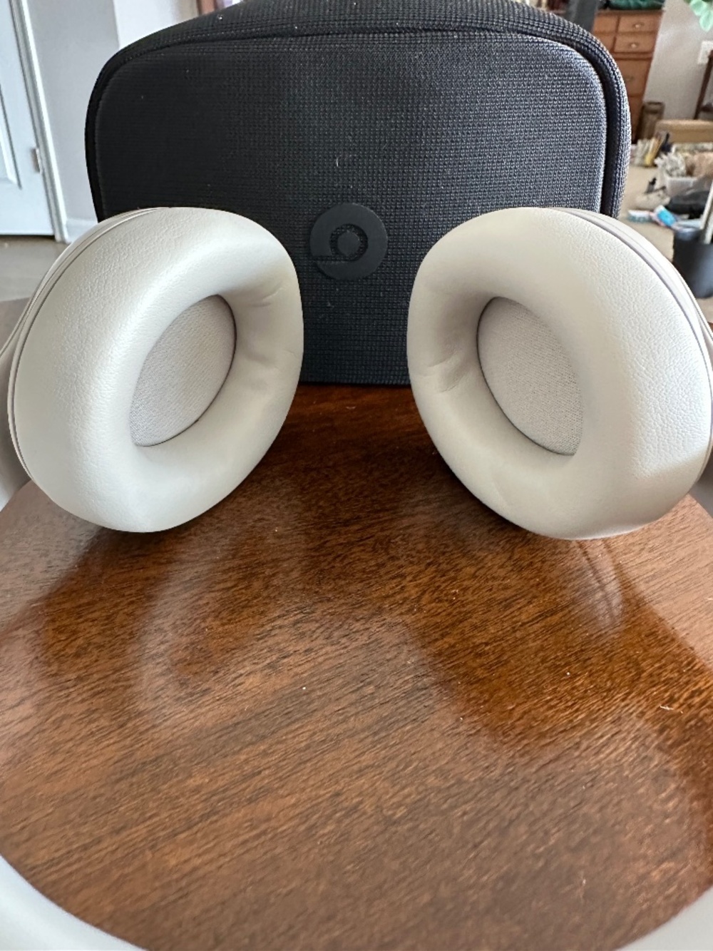 Beats Studio Pro in Sandstone - Picture 4 of 4